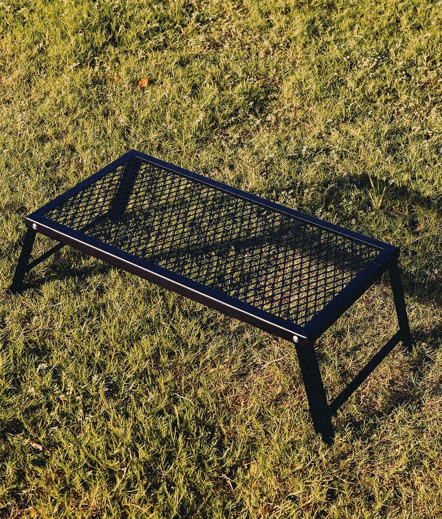 FLIPPED Outdoor Table Bonfire Table Low Type Cooker Shelf Camping Bonfire Stand with Storage Bag Foldable Perfect for Outdoor Camping 5530cm