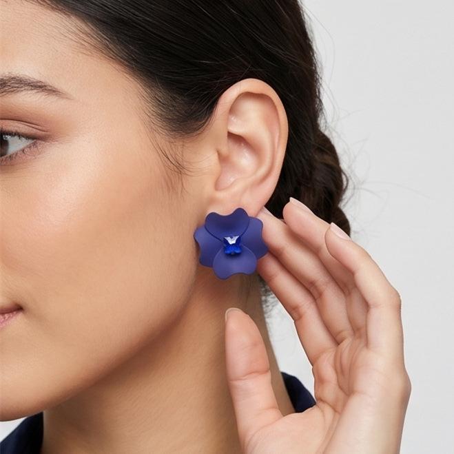 European & American Stylish Irregular Flower Stud Earrings for Women's Elegant Personality