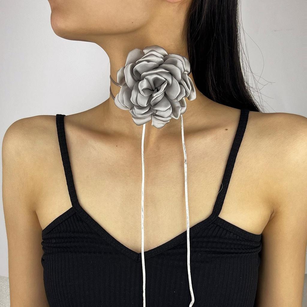 Stylish Rose Pendant Necklace Colorful Floral Shape Clavicle Chain Fashionable Jewelry Blossom Charm Neckchain Ornament