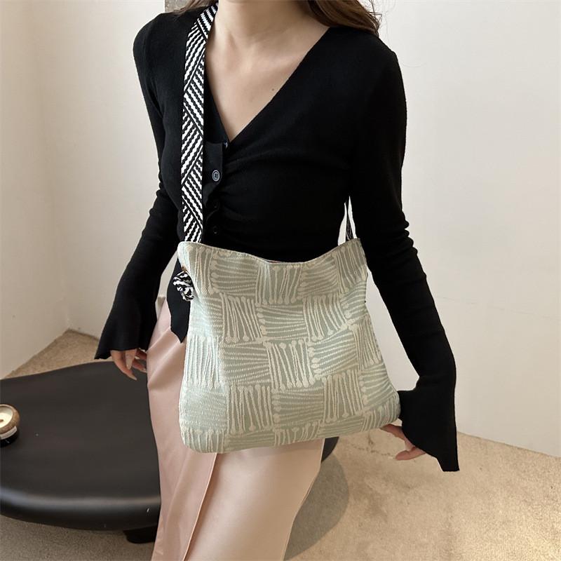 Stylish Large Capacity Tote Bag For Women With Trendy Summer Colors And Chic Design