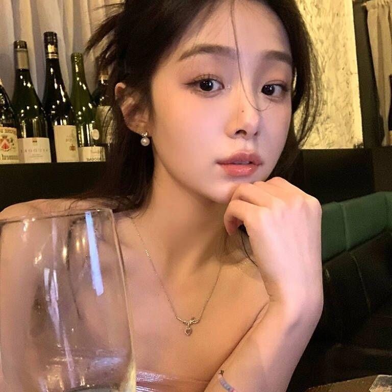 Silver Needle Delicate Pearl Flash Zirconium Stud Earrings Light Luxury Earrings Women's Design Sense Premium Earrings Women's New Trend