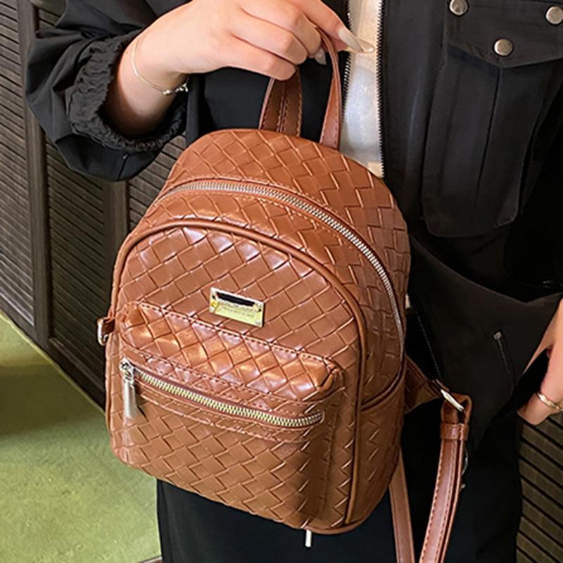 Schoolbag1011 new summer simple large-capacity backpack light travel bag Korean version fashion soft leather backpack women