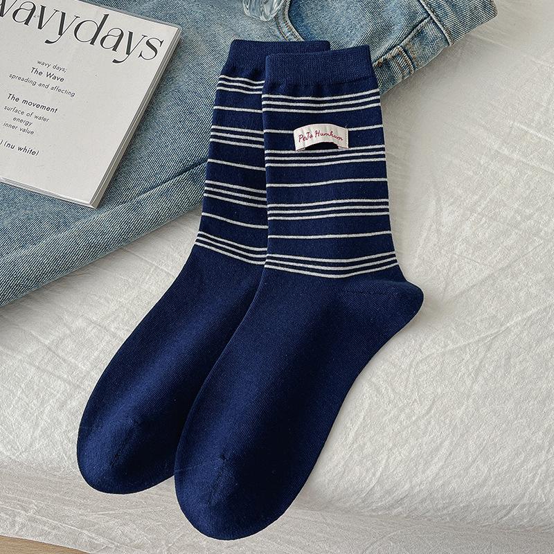 Damen Herbst- und Winter Farbblockierende Gestreifte Stoffetikett Trendige und Vielseitige Socken im College-Stil aus Reiner Baumwolle