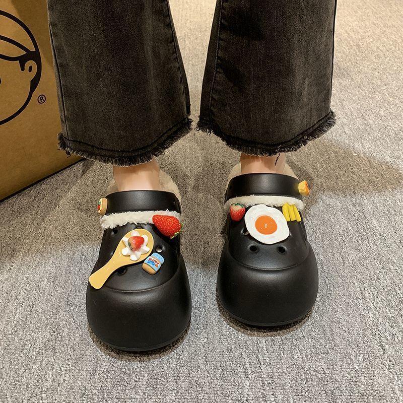 Wearing warm and versatile cartoon cute fluffy slippers 2025 autumn and winter new velvet thick-soled hole shoes women's