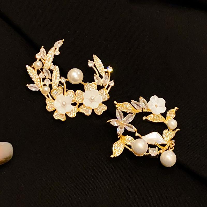 14K Gold Plated Zirkon Blume Perle Brosche: Exquisites, vielseitiges Accessoire für Damen