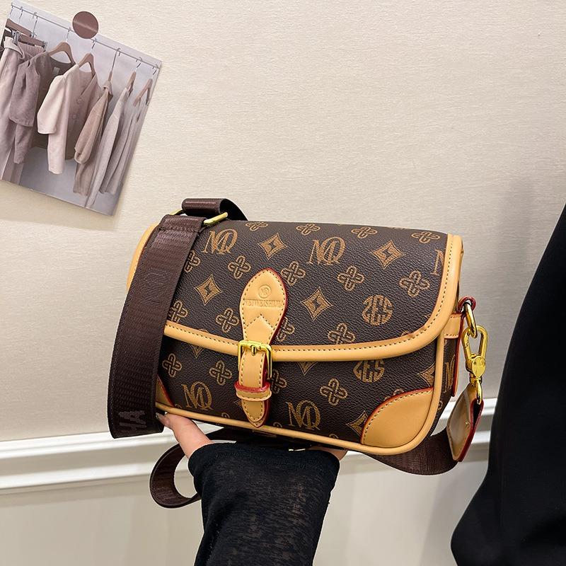 

Crossbody bag women s bag new retro presbyopia bag light luxury niche high-end versatile small square bag темно-коричневого