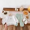 Para meninos e meninas (menos de 3 anos) – Conjuntos de roupas