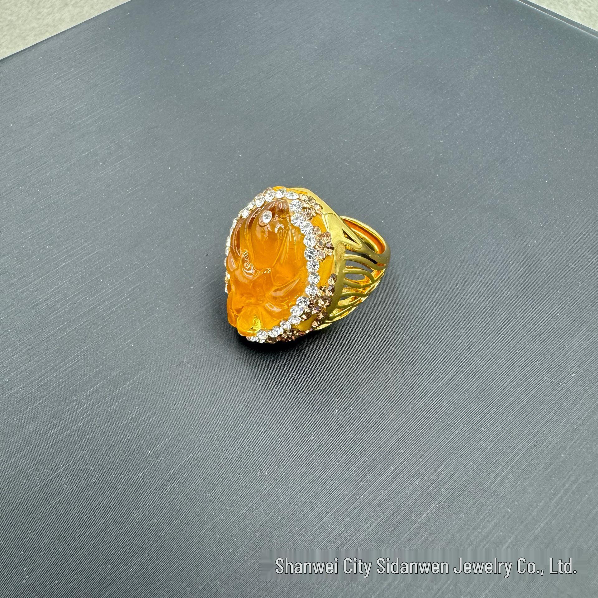 

Кольцо с глазурованным девятихвостым лисом: Ретро этнический стиль золотой