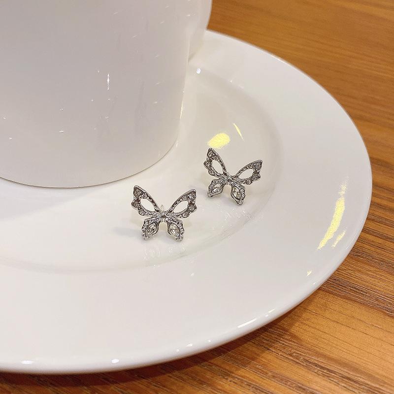Elegant Sparkling Diamond Butterfly Stud Earrings for Women - Fashionable, Sweet, and Trendy Light Luxury Style
