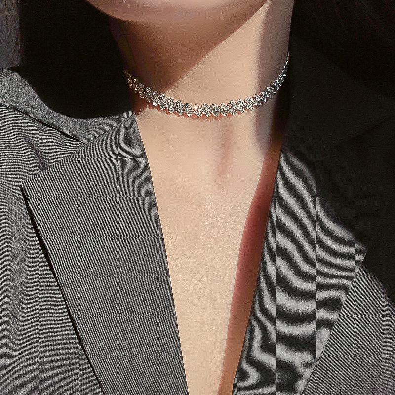 Elegant Retro Rhinestone Patchwork Necklace with Unique Design and Sophisticated Style
