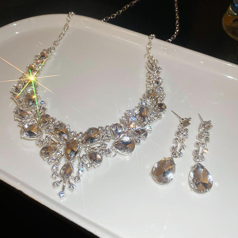 Diamond water drop stud earrings necklace set fashion temperament collarbone chain light luxury high-end jewelry accessories