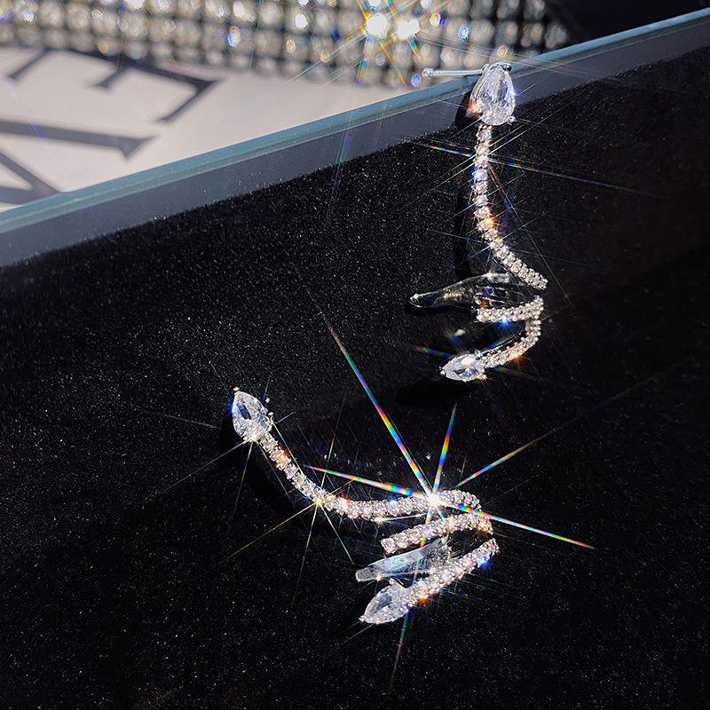 Fashion Originality Metal Elegant Ear Cuff Crystal Clip for Stud Women Pierced Small Ear Wrap Bone Ear Clips Star Type Jewelry