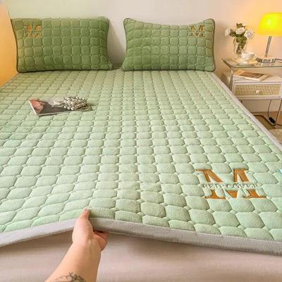 Winter Thickened Warm Soft Mattress Toppers Luxury Queen Bed Linens Non-slip Mattress Cover Double Bedspread with 2 Pillowcases
