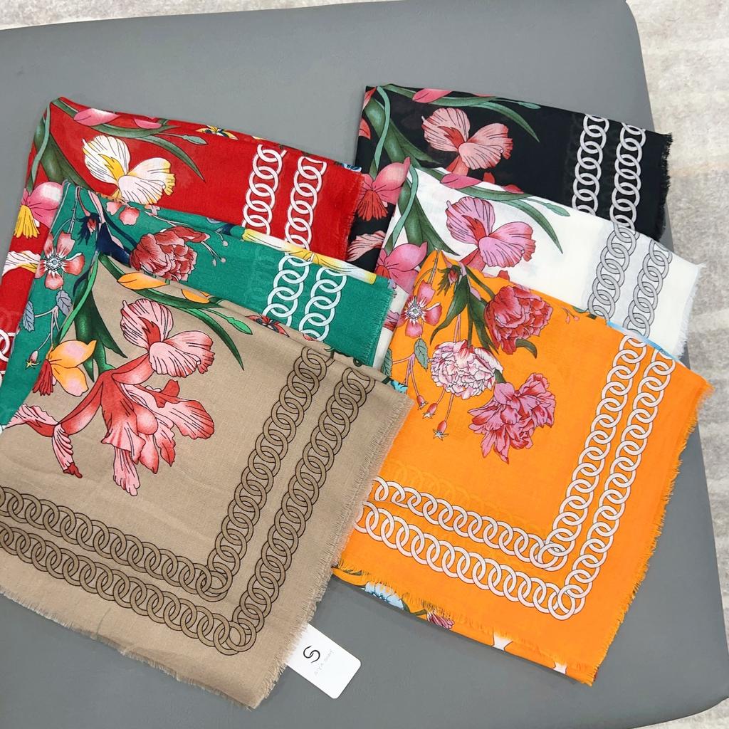 2025 spring and summer new beard removal large square scarf fashion printing decoration warm shawl travel photo show temperament scarf