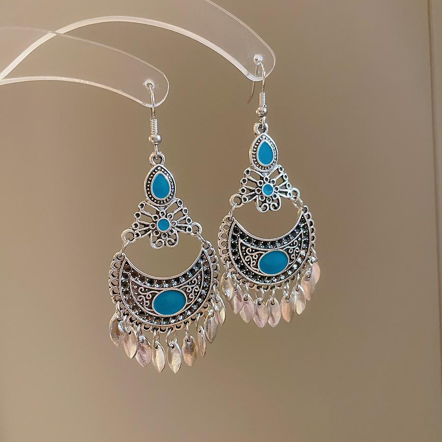 Exotic high-end fringed earrings, niche retro ethnic style earrings, French heavy industry bohemian earrings.