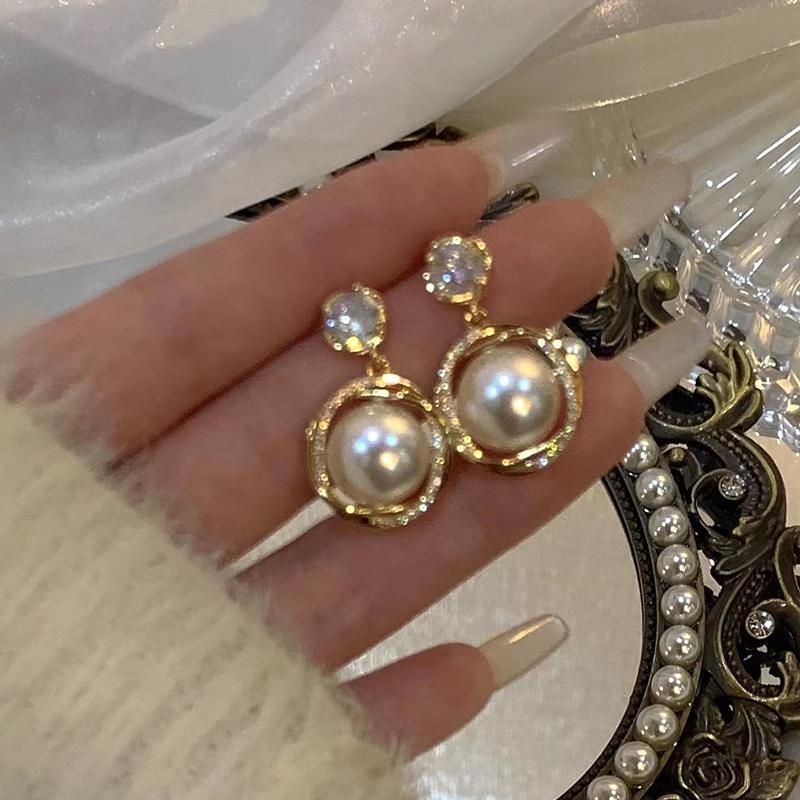 French Style Light Luxury High-end Pearl Earrings Fashionable and Versatile New Jewelry The Sexy Ear Accessory For Women In 2026