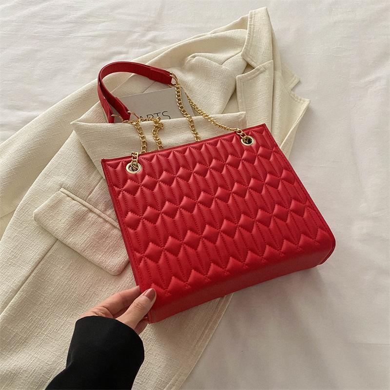 

Temperament retro commuter chain shoulder bag women s 2025 spring new versatile ins messenger bag small square bag women красный