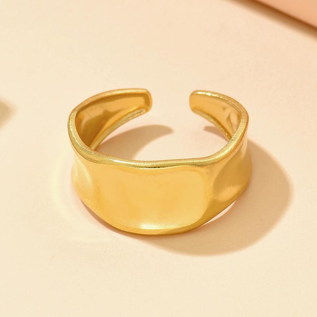Women's Retro Baroque Gold-Plated Stainless Steel Wide Band Ring