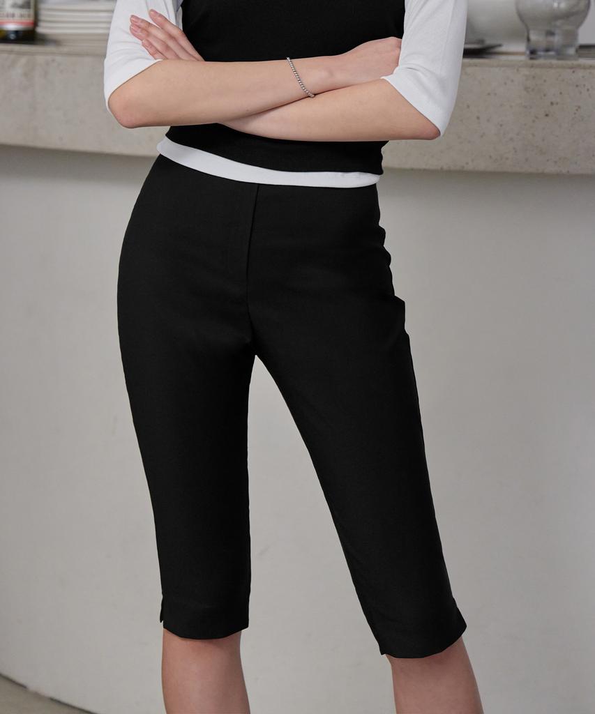 Leondeondada Slit Rivet Capri Pants, Black