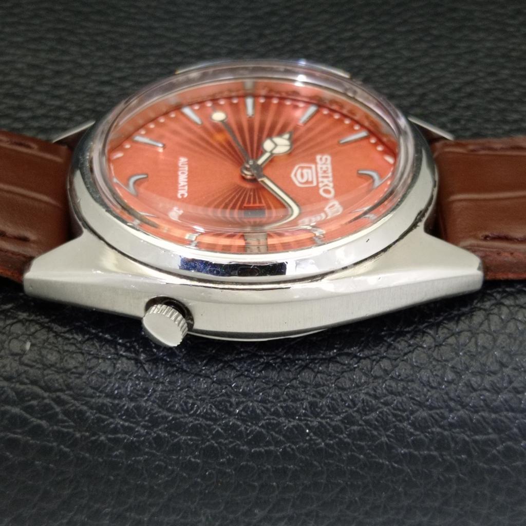 AUTOMATIC VINTAGE SEIKO 5 JAPAN 7009A MENS ORANGE COLOR DIAL WATCH a701267-5 R206a-a701267