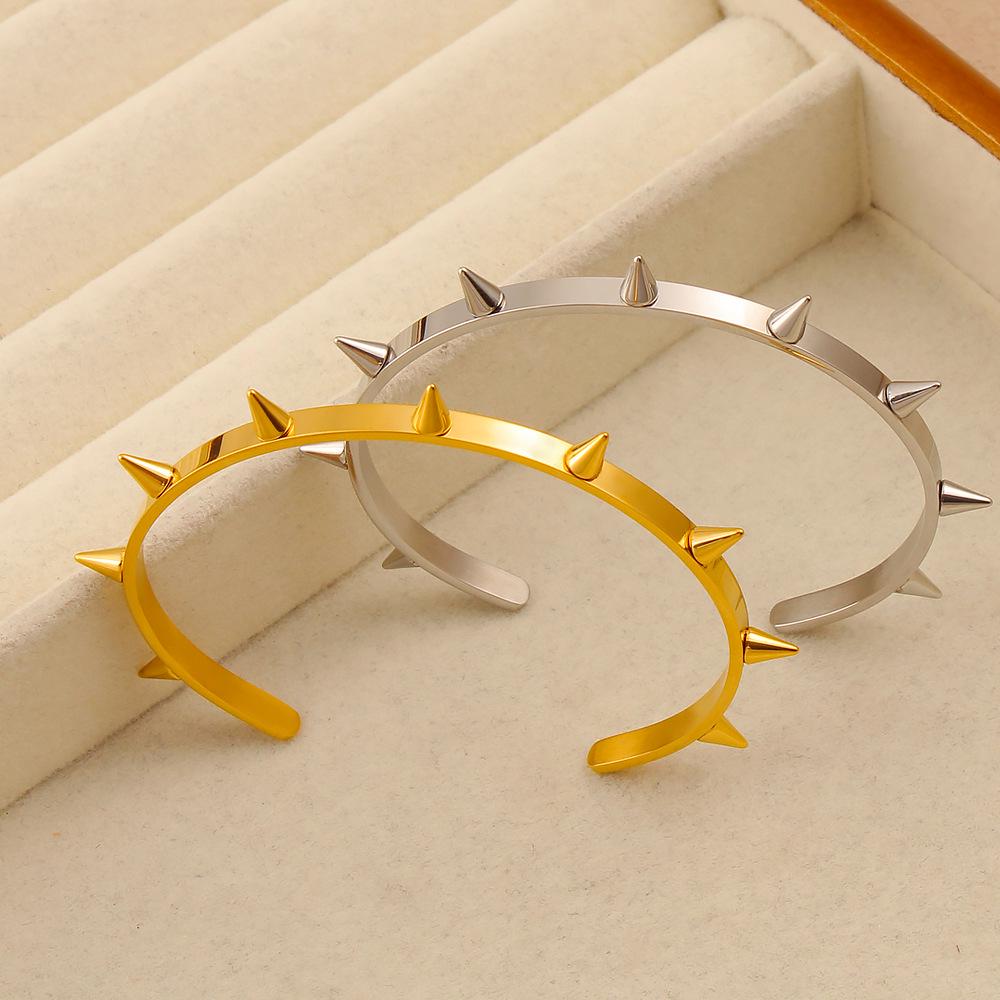 Meishiduo Titanium Steel 18K Gold Open Cuff Bracelet with Rivet Design - Simple, Fashionable, European & American Style.