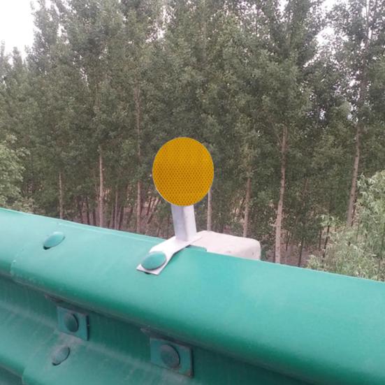 Yansıtıcı Araba Yolu İşaretleyici Çift Taraflı Uyarı İşareti Yüksek Görünürlüklü Metal Şerit Reflektörü Acil Durum İnşaatı İçin