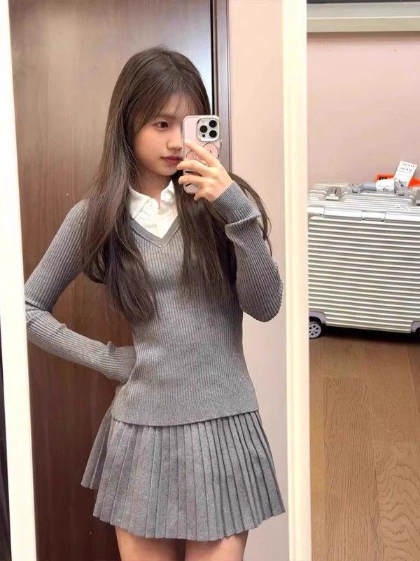 Korean Academy Style Women's Patchwork Knit Sweater: Slimming, Flattering Long-Sleeve Two-Piece for Autumn/Winter.