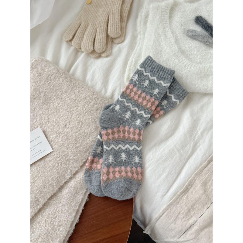 Woolen Socks for Women in Autumn and Winter, Mid-calf Thickened with Fleece, Warm and Sweat-absorbent Long Stockings