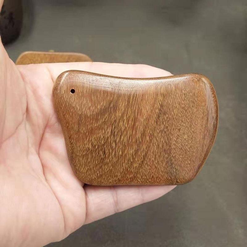 

Натуральная зеленая сандаловая доска гуа ша - Квадратный дизайн, Ручная работа, Без лака, Оригинальный цвет дерева.