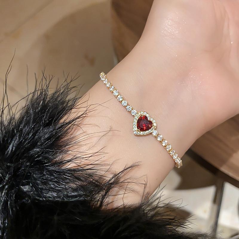 European Style Ladies Heart Pendant Bracelet With Cubic Zirconia For Gift And Office Wear