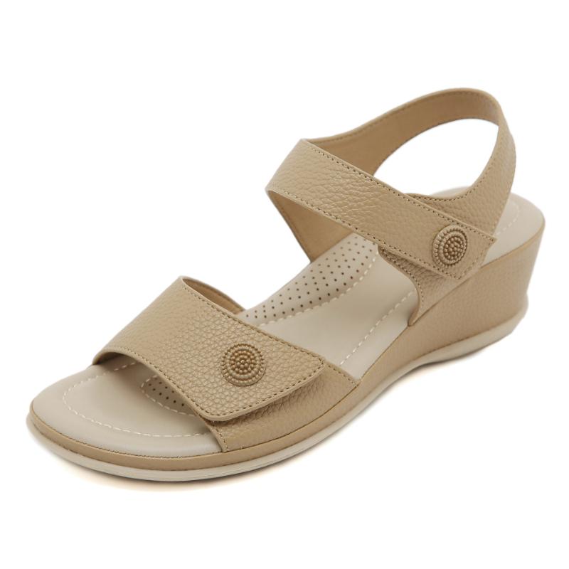 European And American New Summer Outdoor Leisure Button Simple Heel Beach Sandals Comfortable Mother Shoes Soft Leather