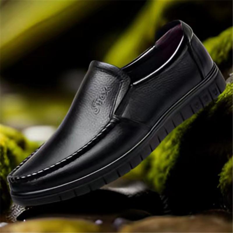 Zapatos de Cuero Versátiles para Hombre Nuevos 2024 Suela Blanda Business Casual Zapatos Doudou Trabajo Seguridad Zapatos de Papá