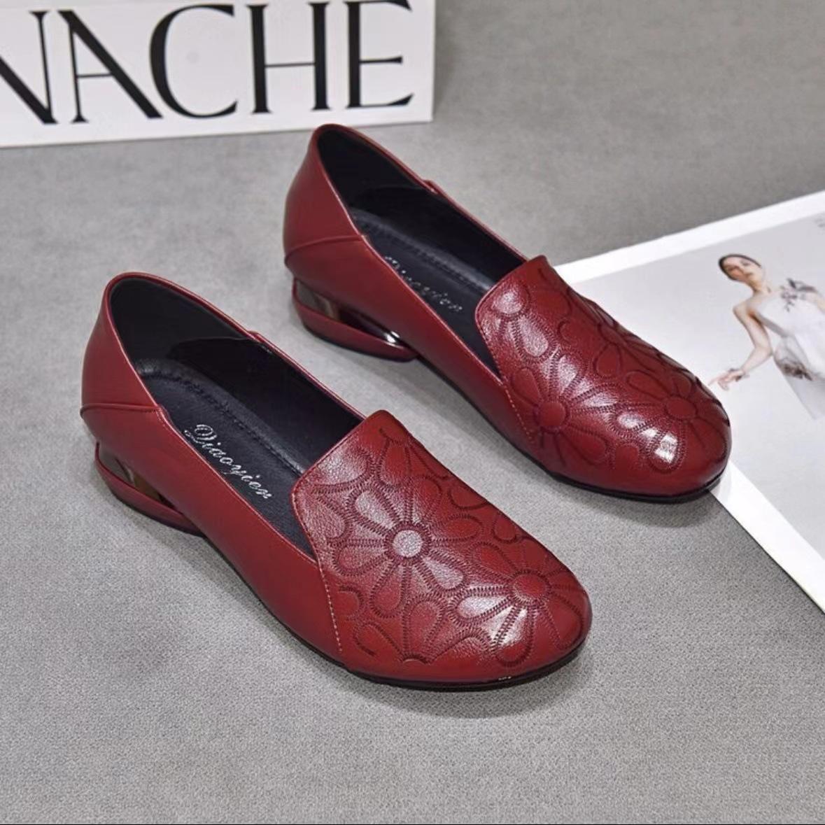 

Кожаные женские туфли из коровьей кожи большого размера с вышивкой, с круглым носком и низким каблуком, новая чистая кожа, удобные мягкие кожаные туфли, детские 41 бордовый