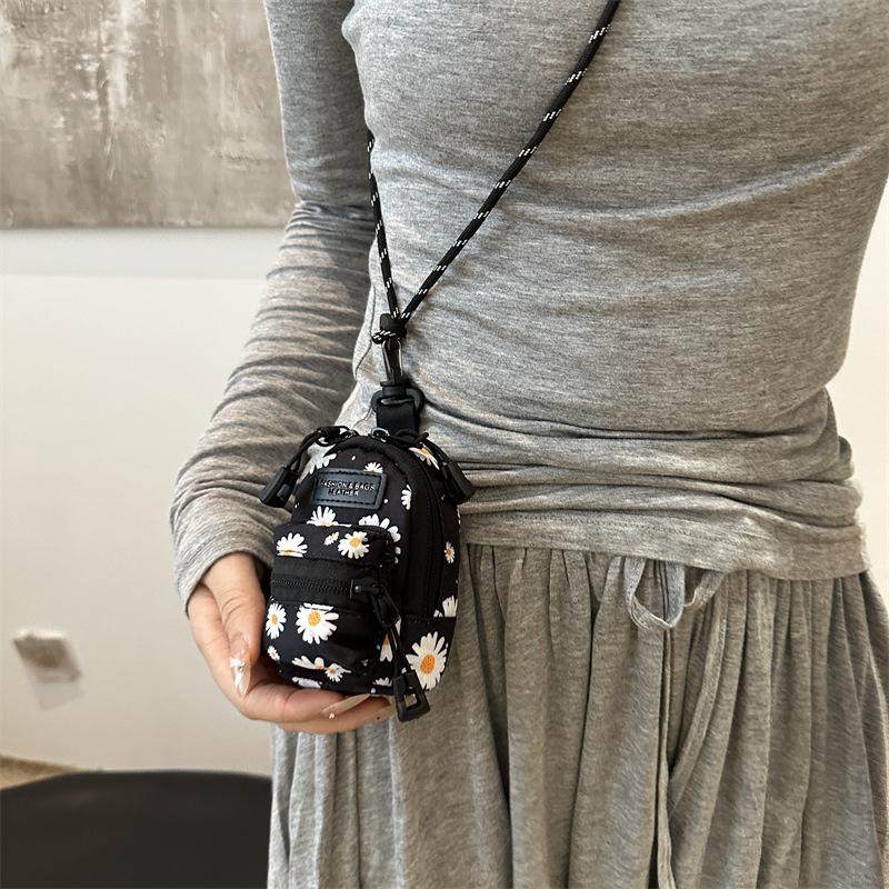 

Mini lipstick earphones small bag women s 2025 new Korean version fashion printing niche single shoulder versatile messenger bag білий