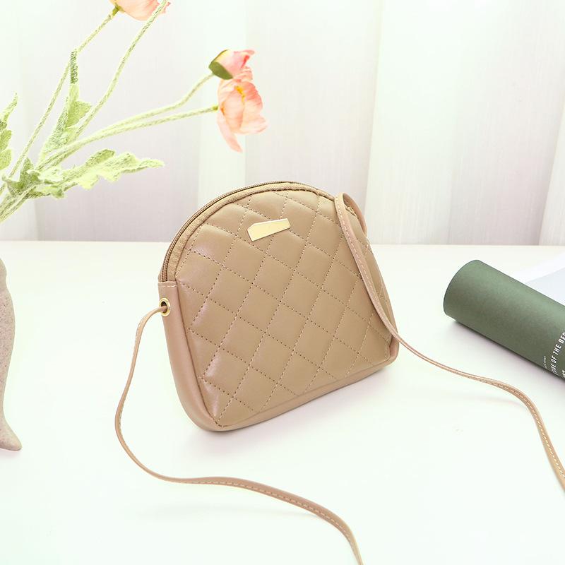 Embroidered Diamond One Shoulder Crossbody Women's Bag Trendy Fashion Saddle Bag One Piece