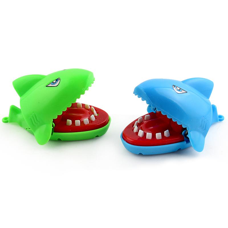New And Strange Mini Biting Hand Tricky Toy, Trumpet Biting Shark, Crocodile, Vicious Dog