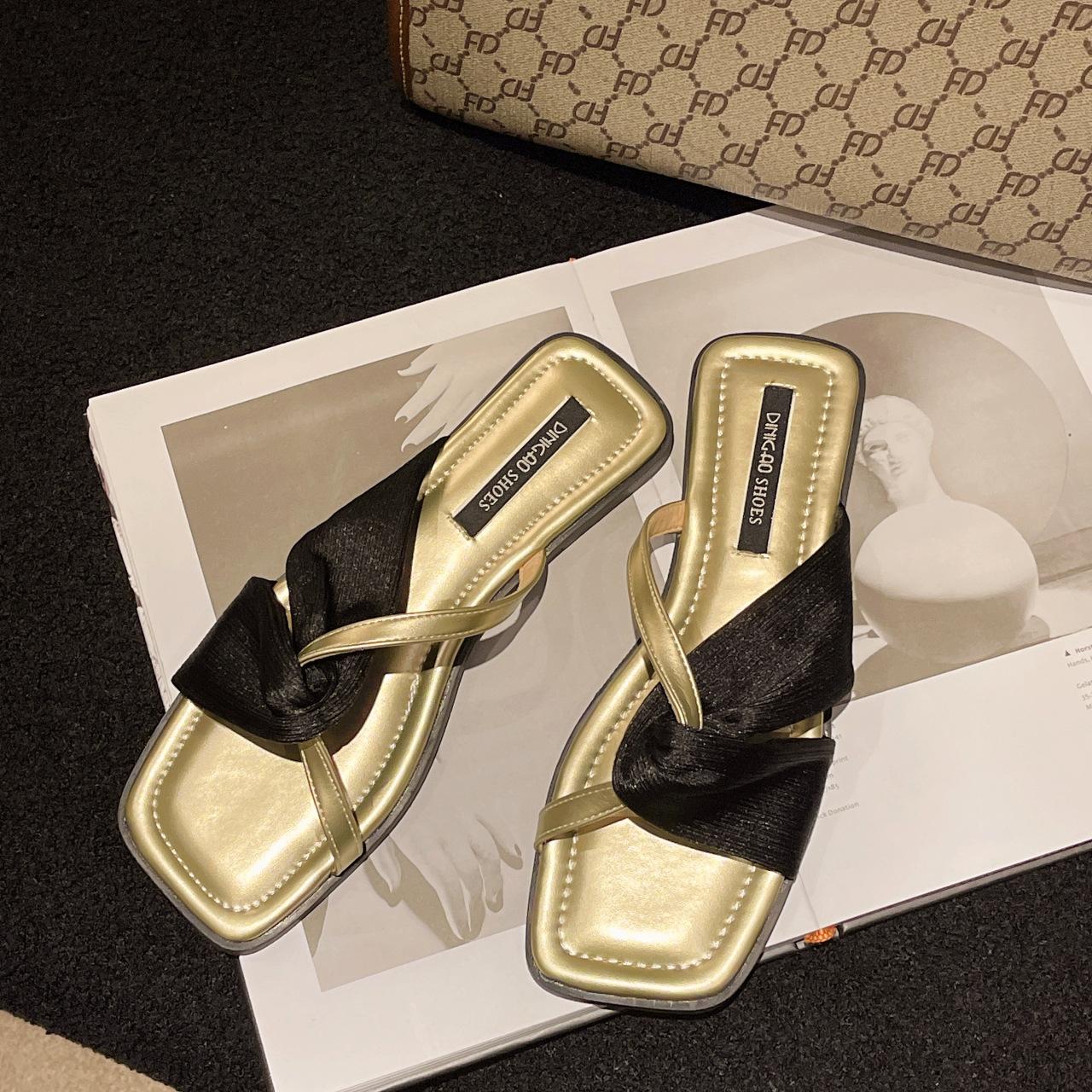 

Niche temperament French evening breeze flat bottom cool slippers women wear sandals in summer 35 чёрный