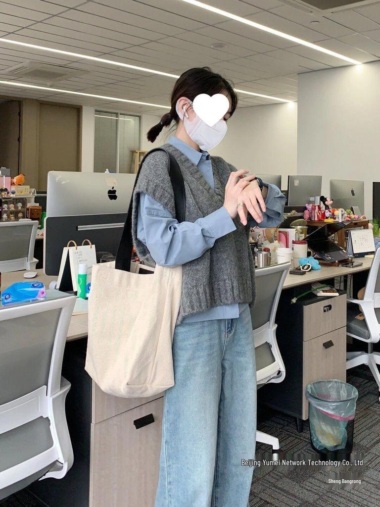 Damski casualowy zestaw w koreańskim stylu: szary top bez rękawów z dekoltem V i koszula warstwowa - Wiosna/Jesień 2025