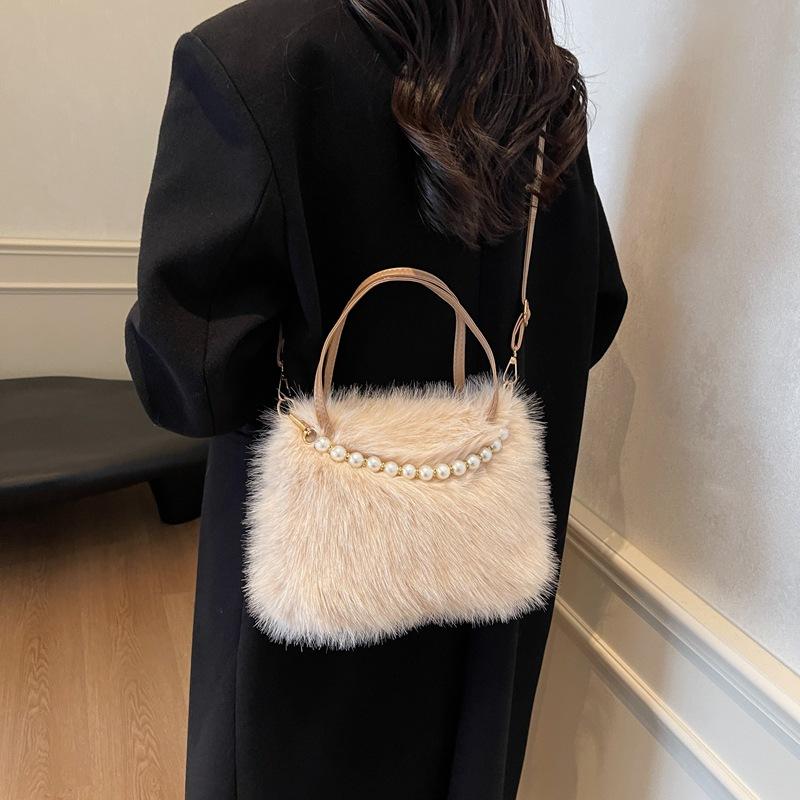 Cute plush bag women's 2025 new fashion versatile handbag small fresh versatile chain messenger bag