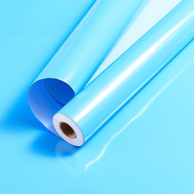 Renovace vodotěsného perlového nábytku a samolepicí samolepky na zeď