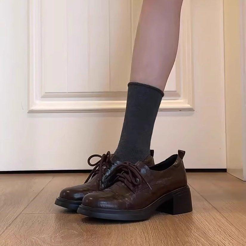 Platformy z grubym obcasem retro mokasyny damskie wiosna 2026 zaokrąglony nosek sznurowane małe skórzane buty brytyjski styl buty wsuwane