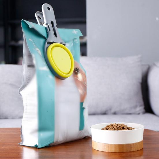 3-in-1 Collapsible Pet Scoop Measuring Cups Bag Sealing Clip Portable Dog Cat Food Spoon for Travel Feeding
