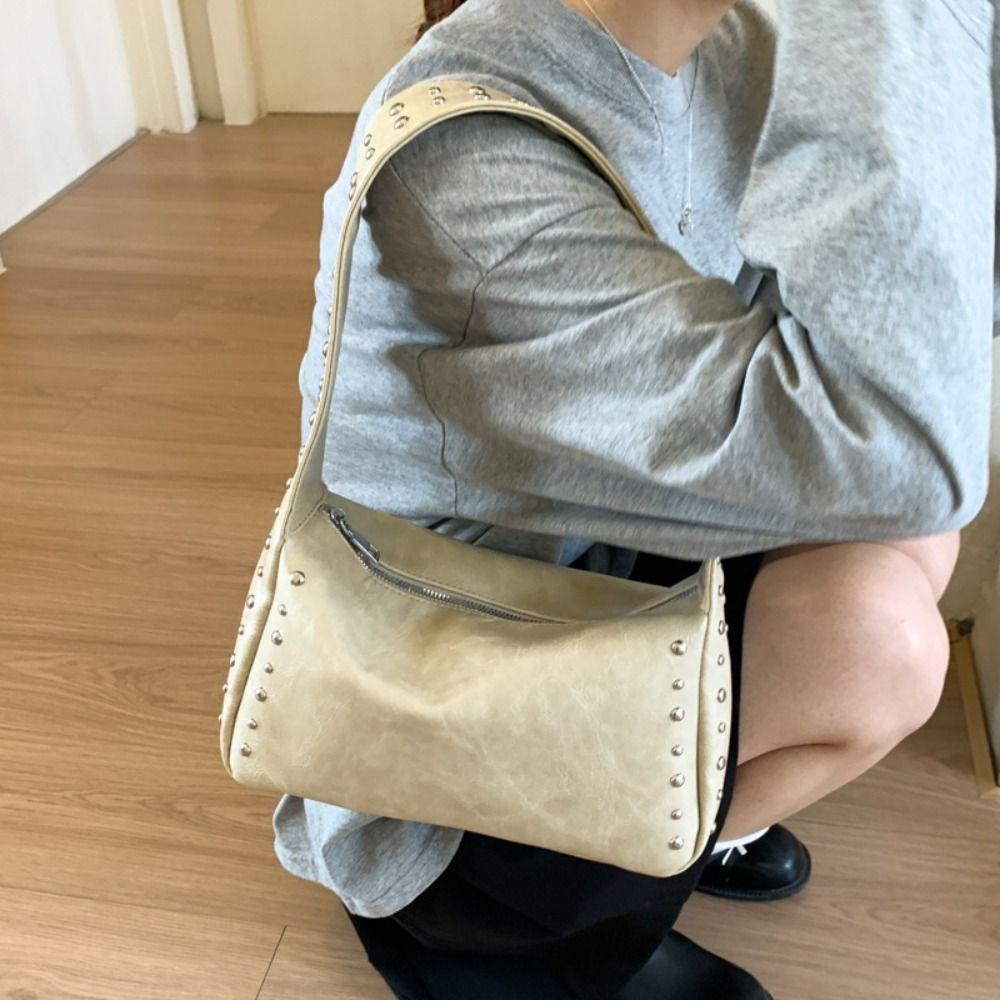 French Retro Rivet Handbag Spicy Girl Style Commuting Shoulder Bag Pillow Underarm Bag  Winter