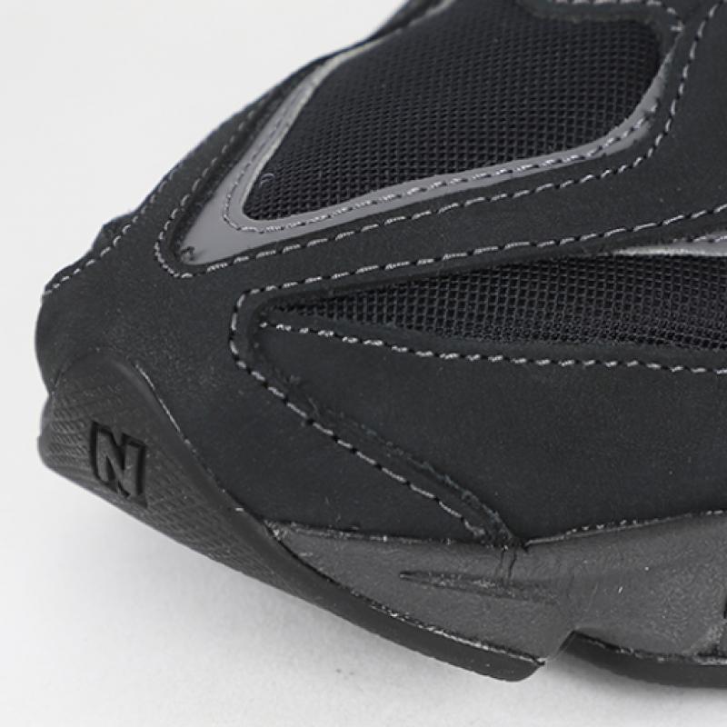 New Balance 9060 Mono Schwarz