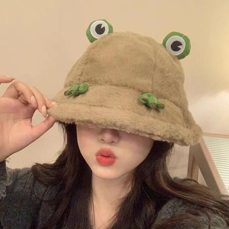 Women College Style Plush Frog Decorated Fisherman Bucket Hat Warm Adjustable Short Brim