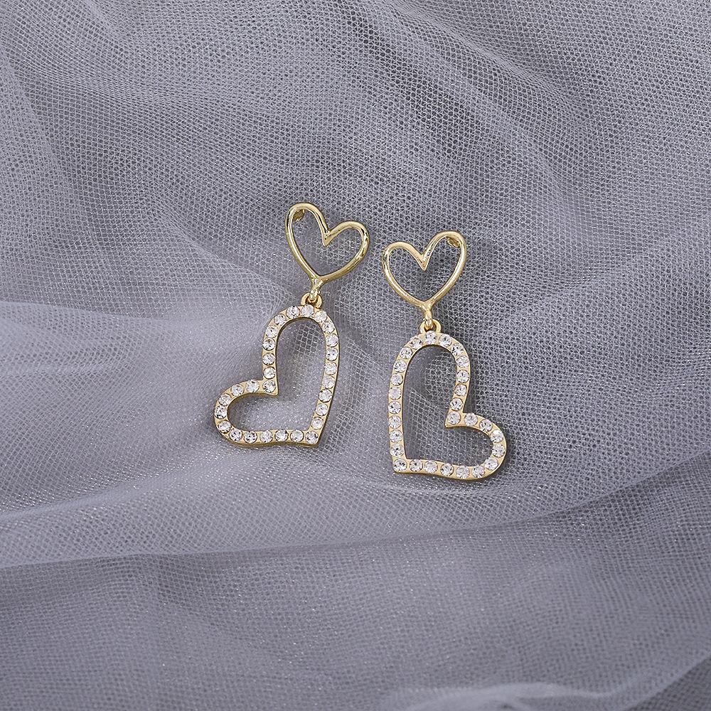 Temperament simple pearl love stud earrings women's light luxury niche design sense high sense Korean versatile earrings ear jewelry