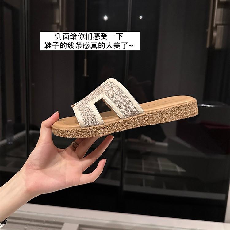 French Temperament Flat-bottomed Roman Cool Slippers Women's Summer Wear 2025 New One-word Drag Seaside Casual Lazy Shoes