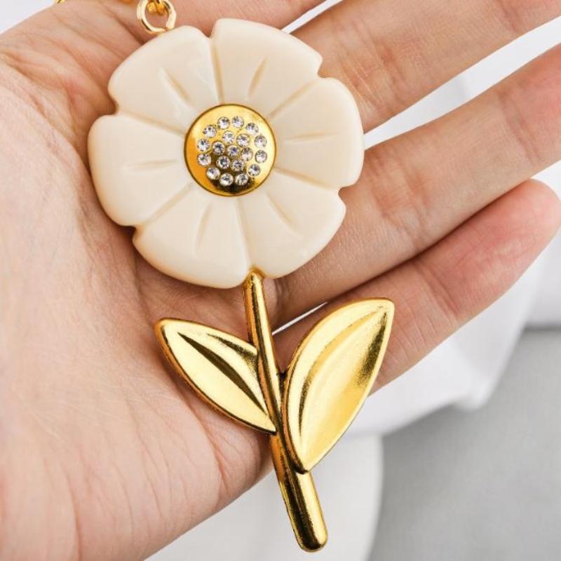 Exquisite Keychain Pretty Creative Key Chain Pendant Multifunctional Purse Charm For Women