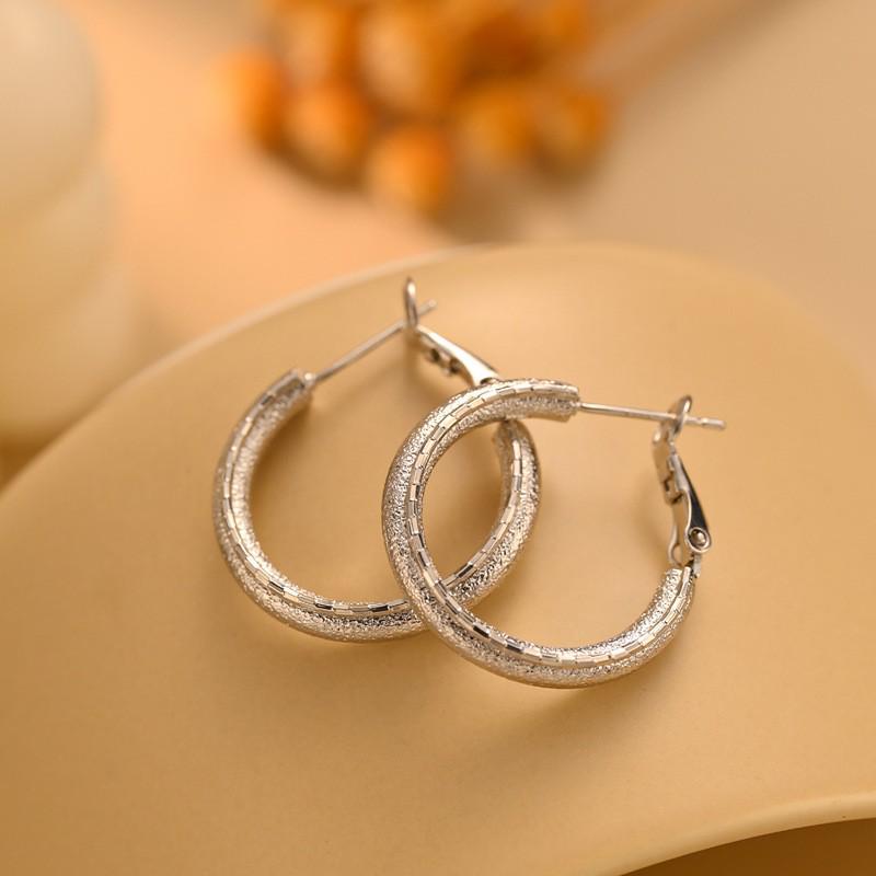 Silver Needle Geometric Heart Hoop Earrings - Retro & High-End Style for a Bold Look