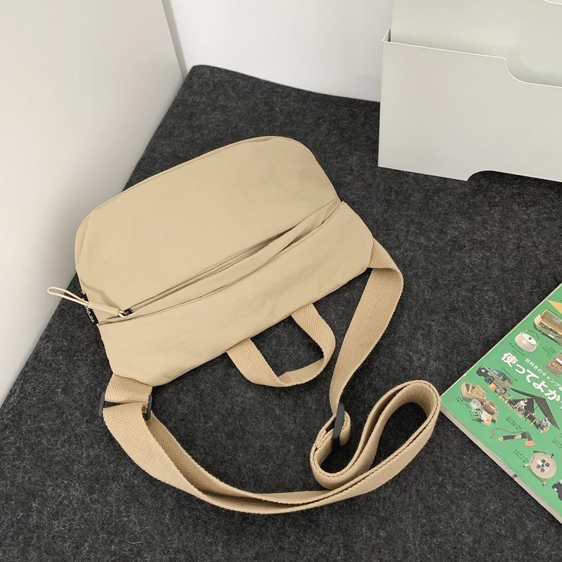New Stylish Simple Versatile Women's Messenger Bag Travel Leisure Sports Cycling Breast Bag College Style Small Bag